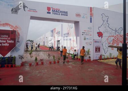 Rajkot, Gujarat, Inde. 27 septembre 2024. Point de sortie, Rajkot machine Tools Show 2024. Crédit : Nasirkhan Davi/Alamy Live News Banque D'Images