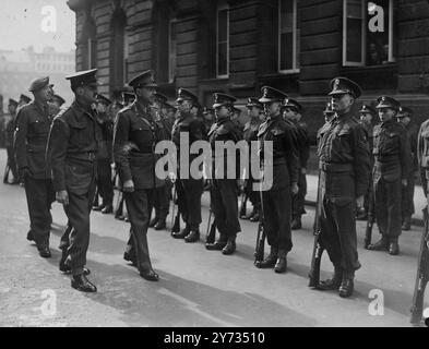 Field maréchal vicomte Alexander de Tunis, GCB, CSI, DSO, MC, conduit au Guildhall de la ville de Londres ce matin pour recevoir la liberté de la ville, le vicomte Alexander a récemment été nommé gouverneur général du Canada. 19 mars 1946 Banque D'Images