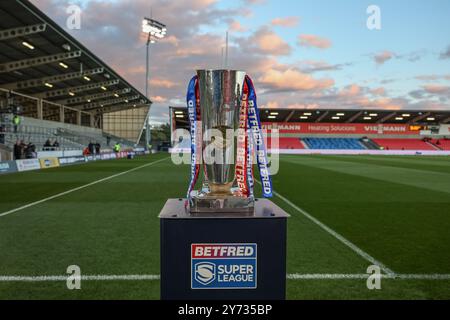 Eccles, Royaume-Uni. 27 septembre 2024. Super League Trophy est exposé lors du play-off de Betfred Super League Eliminator 1 Salford Red Devils v Leigh Leopards au Salford Community Stadium, Eccles, Royaume-Uni, le 27 septembre 2024 (photo par Mark Cosgrove/News images) à Eccles, Royaume-Uni le 27/09/2024. (Photo de Mark Cosgrove/News images/SIPA USA) crédit : SIPA USA/Alamy Live News Banque D'Images