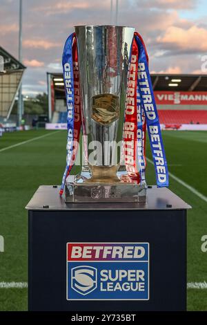 Eccles, Royaume-Uni. 27 septembre 2024. Super League Trophy est exposé lors du play-off de Betfred Super League Eliminator 1 Salford Red Devils v Leigh Leopards au Salford Community Stadium, Eccles, Royaume-Uni, le 27 septembre 2024 (photo par Mark Cosgrove/News images) à Eccles, Royaume-Uni le 27/09/2024. (Photo de Mark Cosgrove/News images/SIPA USA) crédit : SIPA USA/Alamy Live News Banque D'Images