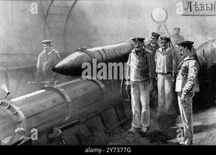 Guerre russo-japonaise Un tube torpilleur submergé à bord du cuirassé russe ' Peresviet ' , maintenant à Port Arthur (cadence de tir : 1 toutes les 4 ou 5 minutes) . Un grand secret est observé en ce qui concerne les torpilles russes. Les tubes immergés sont en partie une invention française et en partie une invention russe. Ceux au-dessus de l'eau sont les mêmes que dans les Japonais et toutes les autres flottes . L'air comprimé pour la mise à feu est transporté dans la chambre en forme de cigare qui apparaît au-dessus du tube. La torpille elle-même est une sorte de Whitehead . La cadence de tir de torpille varie en fonction de l'efficacité de la composition du navire Banque D'Images