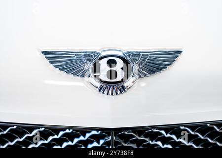 Gothenburg, Suède - septembre 25 2022 : logo Bentley sur une voiture blanche. Banque D'Images