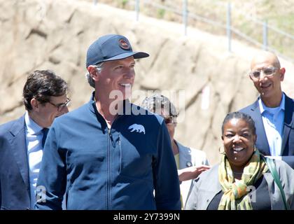 Redwood City, CA - 14 mai 2024 : le gouverneur Gavin Newsom se rend à une conférence de presse mettant à jour les efforts des états pour transformer le système de santé mentale. Banque D'Images