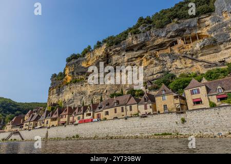 La Roc Gageac ; France : 20 août ; 2024 : village fluvial médiéval de la Roc Gageac en Dordogne Banque D'Images