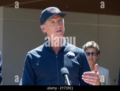 Redwood City, CA - 14 mai 2024 : le gouverneur Gavin Newsom s'exprime lors d'une conférence de presse sur la mise à jour des efforts des états pour transformer le système de santé mentale. Banque D'Images