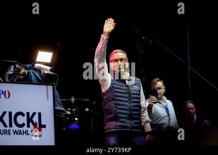 Vienne, Autriche. 27 septembre 2024. AUTRICHE ; VIENNE ; 20240927 ; Président du Parti fédéral du Parti de la liberté d'Autriche (FPOe) Herbert Kickl lors du rassemblement électoral pour les élections du Conseil national à Vienne le 27 septembre 2024. // Österreich ; WIEN ; 20240927 ; Bundesparteiobmann der Freiheitliche ParteiÖsterreich (FPÖ) Herbert Kickl während der Wahlabschluss Kundgebung für die Nationalratswahl in Wien am 27. Septembre 2024. - 20240927 PD8933 crédit : APA-PictureDesk/Alamy Live News Banque D'Images