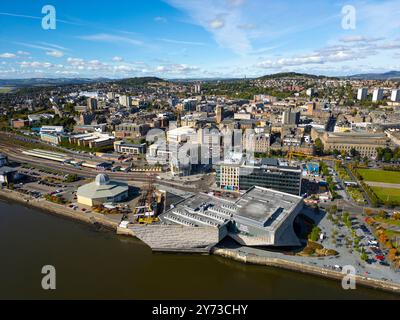 Vue aérienne depuis le drone de Discovery point et V&A Museum à Dundee sur River Tay, Écosse, Royaume-Uni Banque D'Images