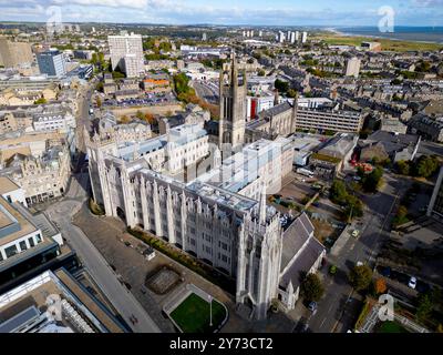 Vue aérienne depuis le drone de Marischal College dans le centre-ville d'Aberdeen, Aberdeenshire, Écosse, Royaume-Uni Banque D'Images