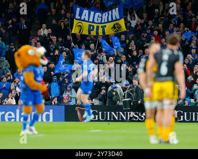 Aviva Stadium, Dublin, Irlande. 27 septembre 2024. United Rugby Championship, Leinster versus Dragons ; Leinster supporters brandissant une bannière crédit : action plus Sports/Alamy Live News Banque D'Images