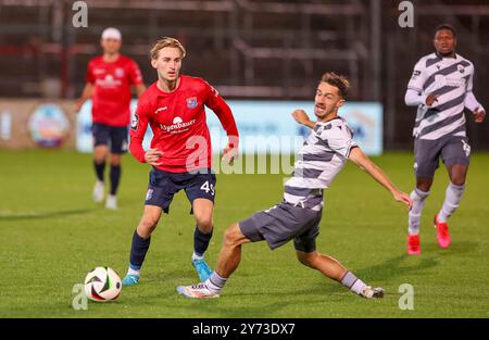 Unterhaching, Deutschland. 27 septembre 2024. Nils Ortel (SpVgg Unterhaching, 49) mit Ball, SpVgg Unterhaching v. SV Sandhausen, Fussball, 3. Liga, 8. Spieltag, saison 24/25, 27.09.2024, LA RÉGLEMENTATION DFL INTERDIT TOUTE UTILISATION DE PHOTOGRAPHIES COMME SÉQUENCES D'IMAGES, Foto : Eibner-Pressefoto/Jenni Maul crédit : dpa/Alamy Live News Banque D'Images