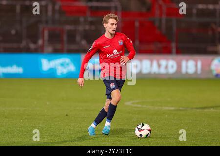 Unterhaching, Deutschland. 27 septembre 2024. Nils Ortel (SpVgg Unterhaching, 49) mit Ball, SpVgg Unterhaching v. SV Sandhausen, Fussball, 3. Liga, 8. Spieltag, saison 24/25, 27.09.2024, LA RÉGLEMENTATION DFL INTERDIT TOUTE UTILISATION DE PHOTOGRAPHIES COMME SÉQUENCES D'IMAGES, Foto : Eibner-Pressefoto/Jenni Maul crédit : dpa/Alamy Live News Banque D'Images