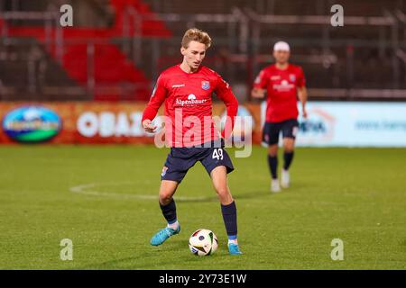 Unterhaching, Deutschland. 27 septembre 2024. Nils Ortel (SpVgg Unterhaching, 49) mit Ball, SpVgg Unterhaching v. SV Sandhausen, Fussball, 3. Liga, 8. Spieltag, saison 24/25, 27.09.2024, LA RÉGLEMENTATION DFL INTERDIT TOUTE UTILISATION DE PHOTOGRAPHIES COMME SÉQUENCES D'IMAGES, Foto : Eibner-Pressefoto/Jenni Maul crédit : dpa/Alamy Live News Banque D'Images