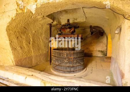 Cave à vin dans Château de Breze (Château de Breze), pays de la Loire, France Banque D'Images