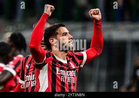 Le défenseur français #19 de l'AC Milan Theo Hernandez célèbre après avoir marqué le deuxième but de son équipe lors du match de football italien Serie A entre l'AC Milan et Lecce au stade San Siro de Milan, Italie, le 27 septembre 2024 crédit : Piero Cruciatti/Alamy Live News Banque D'Images