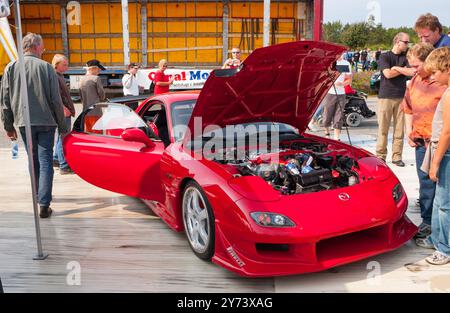 Kristiansand, Norvège - 20 août 2005 : Mazda RX7 rouge exposé. Banque D'Images