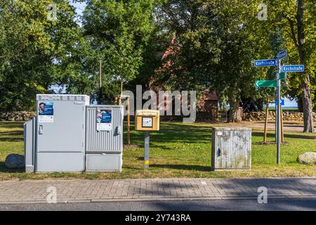 L'église Sainte-Marie de Netzelkow est un bâtiment religieux situé dans la municipalité de Lütow sur la péninsule de Gnitz sur l'île d'Usedom. Kirchstraße, Am Peenestrom, Mecklembourg-Poméranie occidentale, Allemagne Banque D'Images