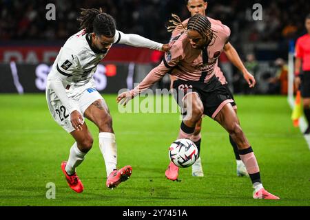 Paris, France. 27 septembre 2024. Lorenz ASSIGNON de Rennes et Bradley BARCOLA du PSG lors du match de championnat de France de Ligue 1 entre le Paris Saint-Germain et le stade Rennais (Rennes) le 27 septembre 2024 au stade Parc des Princes à Paris, France - photo Matthieu Mirville/DPPI crédit : DPPI Media/Alamy Live News Banque D'Images