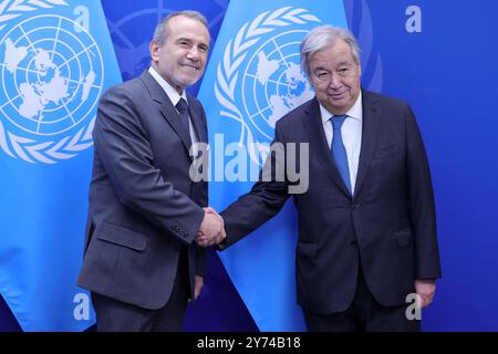 New York, NY - 27 septembre 2024 : le Secrétaire général de l'ONU Antonio Guterres rencontre Elmer Schialer Salcedo, Ministre des Affaires étrangères de la République du Pérou, lors de la 79ème session de l'Assemblée générale des Nations Unies. La réunion a porté sur le rôle du Pérou dans la promotion de la diplomatie multilatérale, de la coopération régionale et du développement durable en Amérique latine. Les deux dirigeants ont souligné l'importance de la collaboration pour relever les défis mondiaux tels que le changement climatique et les inégalités économiques photo : Luiz Rampelotto/EuropaNewswire Banque D'Images