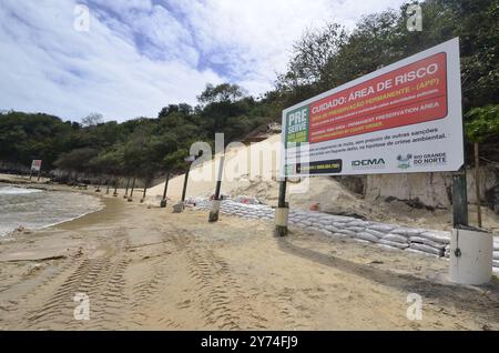 Septembre 27, 2024, Natal, Rio Grande do Norte, Brésil : NATAL (RN), 09/27/2024 - TRAVAUX/Natal HALL/PLAGE - L'hôtel de ville de Natal RN, isole Morro do Careca en raison du risque d'effondrement, les travaux d'agrandissement de la plage de Ponta Negra doivent être livrés dans les 90 jours, l'après-midi de ce vendredi 27 septembre 2024. (Foto : JosÃƒ © Aldenir/Thenews2/Zumapress) (crédit image : © Jose Aldenir/TheNEWS2 via ZUMA Press Wire) USAGE ÉDITORIAL SEULEMENT! Non destiné à UN USAGE commercial ! Banque D'Images