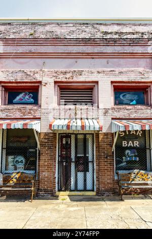 Façade de Disused Star Bar sur Railroad Avenue, Morgan City, Louisiane, États-Unis Banque D'Images