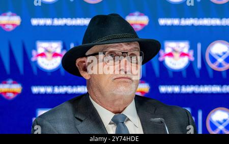 Muenchen, Deutschland. 27 septembre 2024. Lindy Ruff (chef-entraîneur/entraîneur-chef, Sabres de Buffalo) BEI der Pressekonferenz nach der partie. GER, EHC Red Bull Muenchen gegen Buffalo Sabres, Eishockey, Testspiel, Preseason, Grande Opening SAP Garden, 27.09.2024. Foto : Eibner-Pressefoto/Heike Feiner crédit : dpa/Alamy Live News Banque D'Images