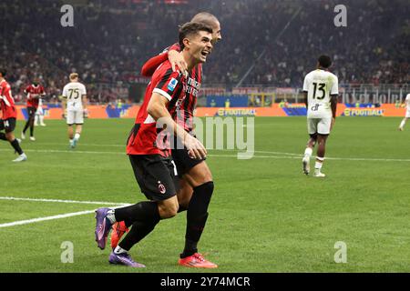 Milan, Italie. 27 septembre 2024. Italie, Milan, 2024 09 27 : Christian Pulisic (AC Milan) célèbre avec ses coéquipiers le but de 3-0 à 43' pendant le match de football AC Milan vs US Lecce, Serie A Tim 2024-2025 jour 6, San Siro Stadium. Italie, Milan, 2024 09 27 - AC Milan vs US Lecce, Lega Calcio Serie A TIM 2024-2025, jour 6 au stade San Siro. (Crédit image : © Fabrizio Andrea Bertani/Pacific Press via ZUMA Press Wire) USAGE ÉDITORIAL SEULEMENT! Non destiné à UN USAGE commercial ! Banque D'Images