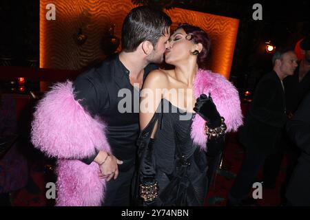 Kat Graham et son mari Bryant Wood assistent au dîner d'Ellen von Unwerth von Magazine organisé par Kat Graham à la Boheme Montmartre le 27 septembre 2024 à Paris. Photo de Jerome Dominé/ABACAPRESS. COM Credit : Abaca Press/Alamy Live News Banque D'Images