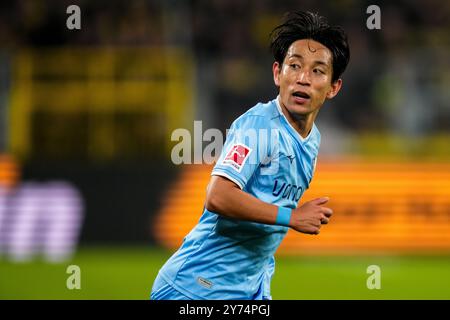 DORTMUND, ALLEMAGNE - SEPTEMBRE 27 : Koji Miyoshi du VfL Bochum regarde pendant le match de Bundesliga entre le Borussia Dortmund et le VfL Bochum 1848 au signal Iduna Park le 27 septembre 2024 à Dortmund, Allemagne. (Photo de René Nijhuis) Banque D'Images