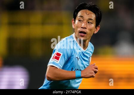 DORTMUND, ALLEMAGNE - SEPTEMBRE 27 : Koji Miyoshi du VfL Bochum regarde pendant le match de Bundesliga entre le Borussia Dortmund et le VfL Bochum 1848 au signal Iduna Park le 27 septembre 2024 à Dortmund, Allemagne. (Photo de René Nijhuis) Banque D'Images