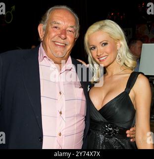 Robin Leach et Holly Madison photographiés lors de la fête d'anniversaire de Robin Leach et Michael Boychuck au Blush au Wynn Las Vegas à Las Vegas, Nevada, le 10 septembre 2010. Crédit : Erik Kabik Photography/MediaPunch Banque D'Images