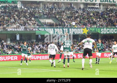 Curitiba, Brésil. 27 septembre 2024. Coritiba X Goiás pour la 29e manche du Championnat brésilien série B crédit : Marcos Araújo/FotoArena/Alamy Live News Banque D'Images