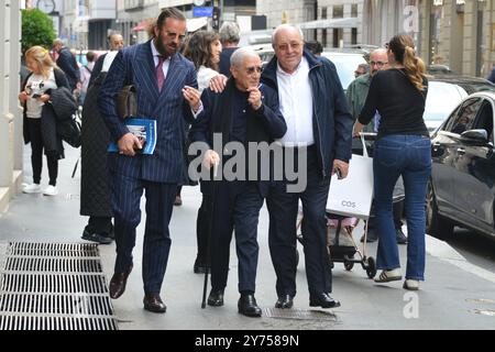 Claudio Mangiarotti Copyright Milan-ancien sénateur Marcello Dell'Utri en excellente forme physique, se promène dans le quartier exclusif de la mode Ph Claudio Mangiarotti Banque D'Images