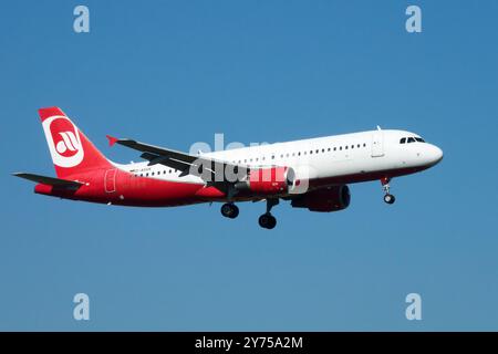 Airbus A320 Sundair Charter Airline Aviation Company avion avion avion Jetliner passagers avion avion avion avion avion avion avion de ligne vol à l'approche Banque D'Images