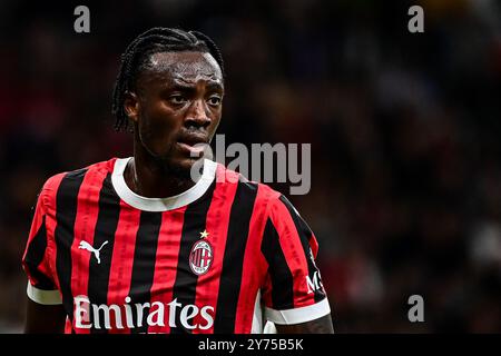 Tammy Abraham, attaquante américaine #90 d'AC Milan, regarde le match de football italien de Serie A entre AC Milan et Lecce au stade San Siro de Milan, Italie, le 27 septembre 2024 crédit : Piero Cruciatti/Alamy Live News Banque D'Images