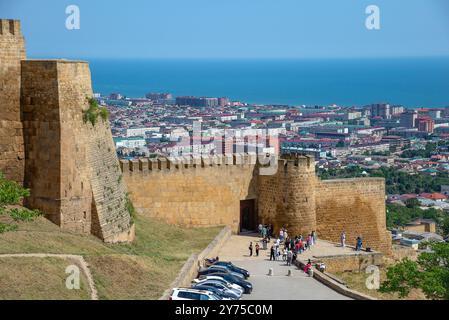 DERBENT, RUSSIE - 09 MAI 2024 : vue de la plate-forme d'observation de l'ancienne forteresse de Naryn-Kala, Derbent, République du Daghestan Banque D'Images