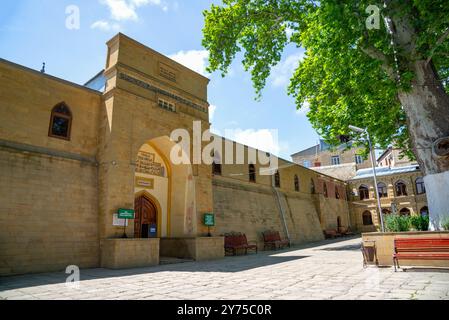 DERBENT, RUSSIE - 09 MAI 2024 : sur le territoire de la mosquée Juma (la plus ancienne mosquée de Russie), Derbent. République du Daghestan Banque D'Images