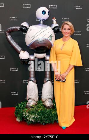 Rozzum 7134 und Judith Rakers BEI der Premiere des Animationsfilms Der wilde Roboter / The Wild robot auf dem 32. Filmfest Hamburg 2024 im Cinemaxx Dammtor. Hambourg, 27.09.2024 *** Rozzum 7134 et Judith Rakers à l'avant-première du film d'animation The Wild robot au Filmfest 32 de Hambourg 2024 au Cinemaxx Dammtor Hamburg, 27 09 2024 Foto:XC.xTamckex/xFuturexImagex Roboter 4913 Banque D'Images