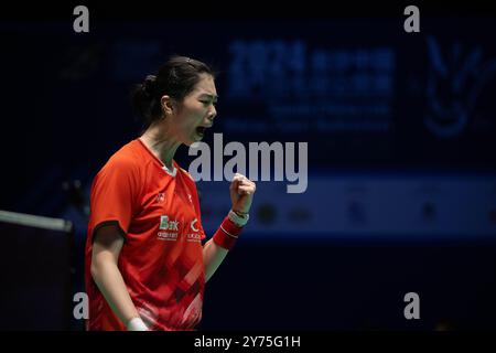 Macao, Chine. 28 septembre 2024. Gao Fangjie célèbre le but lors du match de demi-finale en simple féminin entre Gao Fangjie, de Chine, et Chiu PIN-Chian, du Taipei chinois, au Macao Open Badminton 2024 à Macao, dans le sud de la Chine, le 28 septembre 2024. Crédit : Cheong Kam Ka/Xinhua/Alamy Live News Banque D'Images