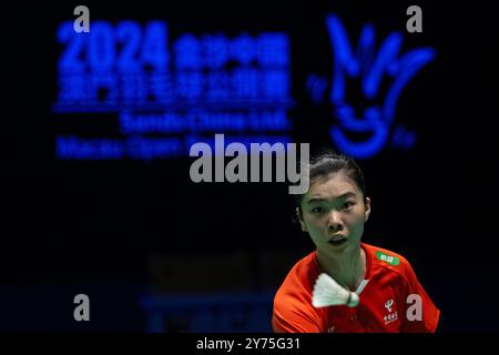 Macao, Chine. 28 septembre 2024. Gao Fangjie participe à la demi-finale féminine en simple entre Gao Fangjie de Chine et Chiu PIN-Chian de Taipei chinois au Macao Open Badminton 2024 à Macao, Chine du Sud, le 28 septembre 2024. Crédit : Cheong Kam Ka/Xinhua/Alamy Live News Banque D'Images