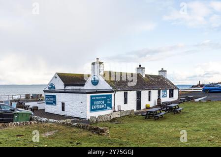 John O'Groats, Écosse, Royaume-Uni - 3 décembre 2023 : vue du magasin d'expérience des visiteurs de la brasserie John O'Groats et du dernier pub du comté de Caithness, Scotla Banque D'Images