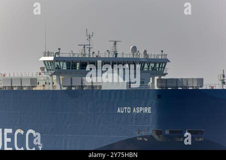 Transporteur de véhicules Auto Aspire se dirigeant vers Royal Portbury Docks par un jour couvert avec un peu de soleil Banque D'Images