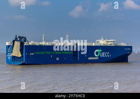 Transporteur de véhicules Auto Aspire se dirigeant vers Royal Portbury Docks par un jour couvert avec un peu de soleil Banque D'Images