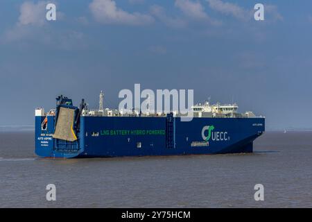 Transporteur de véhicules Auto Aspire se dirigeant vers Royal Portbury Docks par un jour couvert avec un peu de soleil Banque D'Images