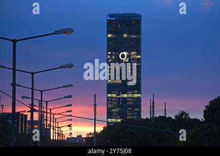 Sitz von des Telekommunikationsunternehem O2, Telefonica à Muenchen. Hochhaus, Gebaeude. *** Siège de la société de télécommunications O2,Telefonica dans le bâtiment de Munich Banque D'Images