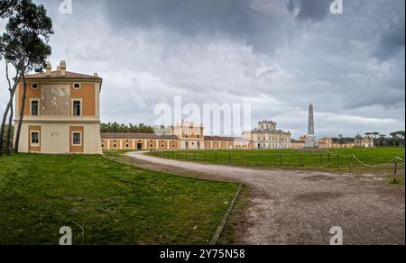 Vue panoramique sur le domaine royal de Carditello / Vista panoramica della Reale Tenuta di Carditello Banque D'Images