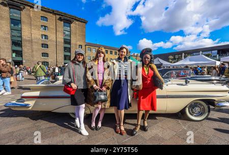 king's Cross, Londres 28 septembre 2024 la vente de bottes de voiture classique un week-end rempli et un paradis vintage et d'occasion pour les amateurs, le festival de deux jours très apprécié comprend des achats durables de qualité, des divertissements et bien plus encore dans trois endroits différents de King's Cross : Granary Square, Lewis Cubitt Square et Coal Drops Yard. 28-29 Sep 2024 Paul QuezadaNeiman/Alamy Live News Banque D'Images