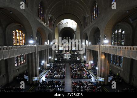 **NON LIBRI** Belgique, 2024/9/28.le Pape François lors d’une rencontre avec des évêques, des prêtres, des diacres, des personnes consacrées, des séminaristes et des pasteurs à la Basilique nationale du Sacré-cœur de Koekelberg à Bruxelles, Belgique. Photographie des MÉDIAS DU VATICAN /presse catholique crédit photo : Independent photo Agency Srl/Alamy Live News Banque D'Images