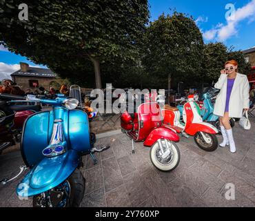 king's Cross, Londres 28 septembre 2024 la vente de bottes de voiture classique un week-end rempli et un paradis vintage et d'occasion pour les amateurs, le festival de deux jours très apprécié comprend des achats durables de qualité, des divertissements et bien plus encore dans trois endroits différents de King's Cross : Granary Square, Lewis Cubitt Square et Coal Drops Yard. 28-29 Sep 2024 Paul QuezadaNeiman/Alamy Live News Banque D'Images