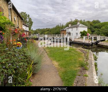 L'écluse de Fenny Stratford est une écluse petite mais historiquement importante sur le Grand Union canal, située dans la ville de Fenny Stratford, qui fait maintenant partie de Milton Banque D'Images