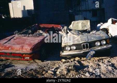 Zerstörte Autos nach dem Loma Prieta Erdbeben à San Francisco, États-Unis 1989. Banque D'Images